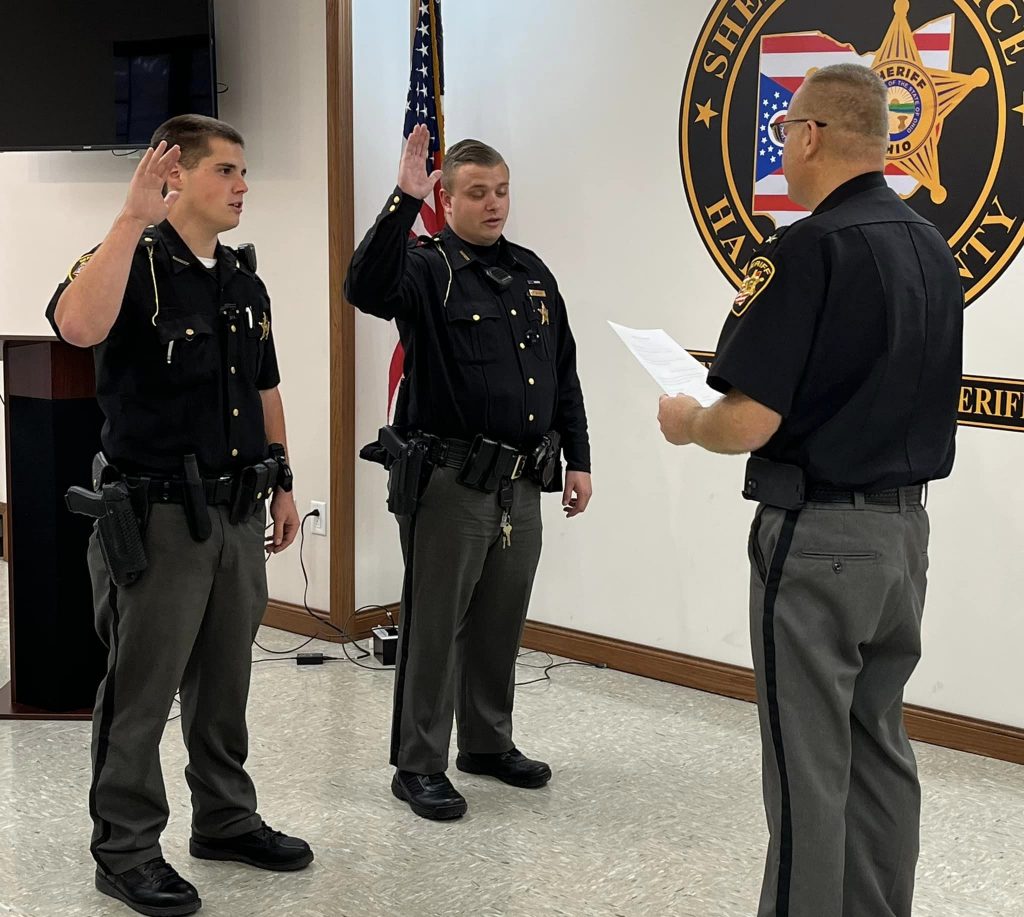 Hardin County Sheriffs Office Welcomes Two New Deputies Wktn 